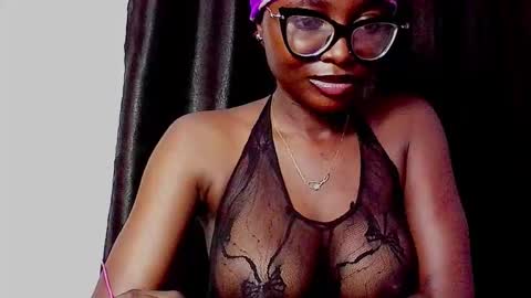Snapshot of thick_ebonie chatting on 10.09.25 Jenny online show from 10.09.25