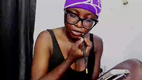 Snapshot of thick_ebonie chatting on 10.12.25 Jenny online show from 10.12.25