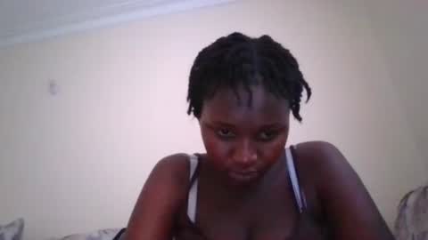 Snapshot of thick_eviey chatting on 02.05.25 love online show from 02.05.25