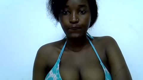 Snapshot of thick_eviey chatting on 09.20.25 love online show from 09.20.25