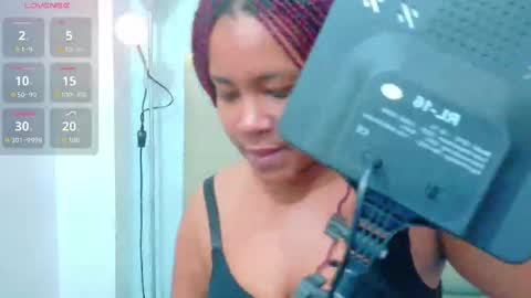 Snapshot of thickeebonyy chatting on 10.19.25 thickeebonyy online show from 10.19.25