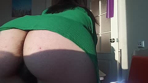 Snapshot of thickforest chatting on 01.09.25 MilkyChoco online show from 01.09.25