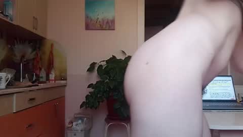 Snapshot of thickforest chatting on 09.25.25 MilkyChoco online show from 09.25.25