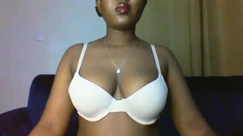 Snapshot of thickyannah2 chatting on 09.14.25 thickyannah online show from 09.14.25