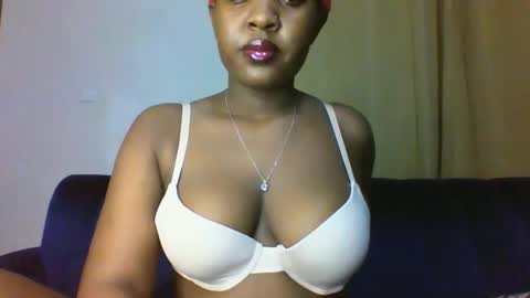 Snapshot of thickyannah2 chatting on 09.17.25 thickyannah online show from 09.17.25