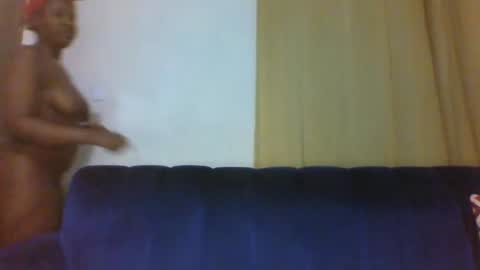 Snapshot of thickyannah2 chatting on 10.07.25 thickyannah online show from 10.07.25