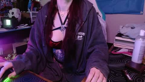 Snapshot of thighsnacks chatting on 01.06.25 snacks online show from 01.06.25