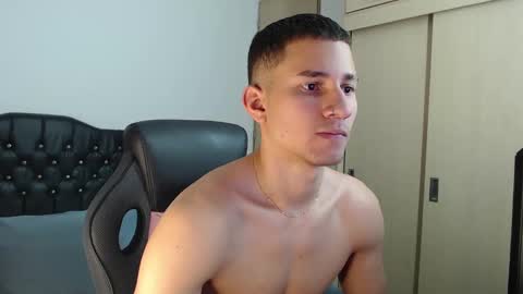 Snapshot of thin_tommy11 chatting on 01.16.25 thin_tommy11 online show from 01.16.25