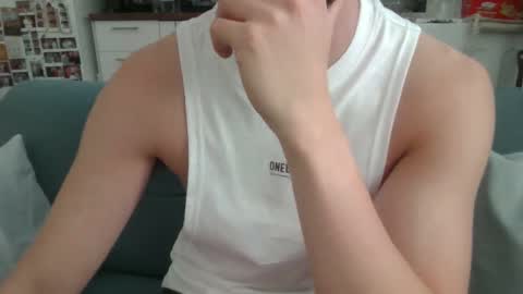 Snapshot of thinboy2 chatting on 10.11.25 Thinboy2 online show from 10.11.25