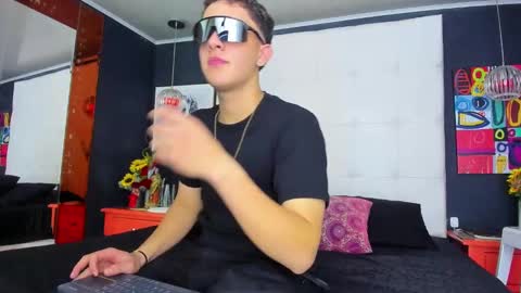 Snapshot of thomas_may4rs chatting on 03.12.25 ---Thomas--- online show from 03.12.25