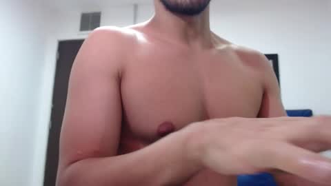 Snapshot of thomas_neuman chatting on 02.08.25 Thomas online show from 02.08.25