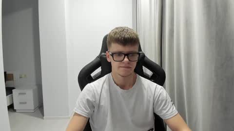 Snapshot of thomas_shelbivip chatting on 01.22.25 Tomas online show from 01.22.25