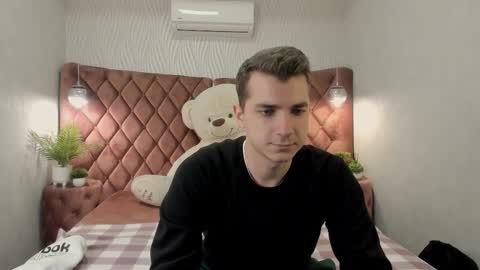 Snapshot of thomassmity chatting on 11.27.25 Thomas online show from 11.27.25