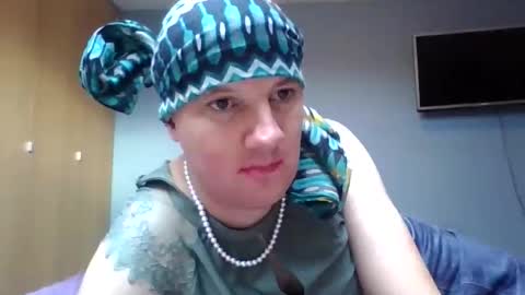 Snapshot of thomasverdries chatting on 11.18.25 thomasverdries online show from 11.18.25