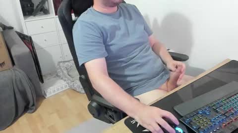 Snapshot of thommy2008 chatting on 09.12.25 thommy2008 online show from 09.12.25