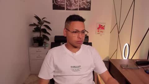 Snapshot of thorian_stormborn chatting on 11.26.25 thorian_stormborn online show from 11.26.25