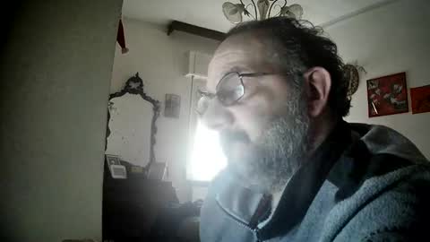 Snapshot of thunderflash73 chatting on 02.17.25 Little Wolf online show from 02.17.25