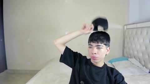 Snapshot of thyler_thompson chatting on 11.23.25 thyler online show from 11.23.25