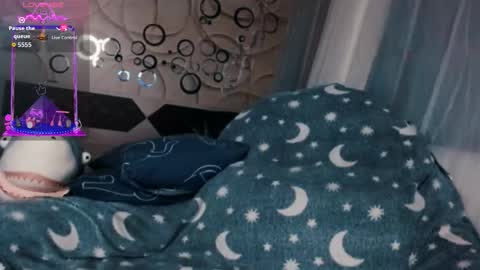 Snapshot of tia_meow chatting on 10.14.25 tiameow online show from 10.14.25