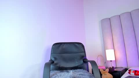 Snapshot of tiana_cinnamon chatting on 12.29.24 TIANA online show from 12.29.24
