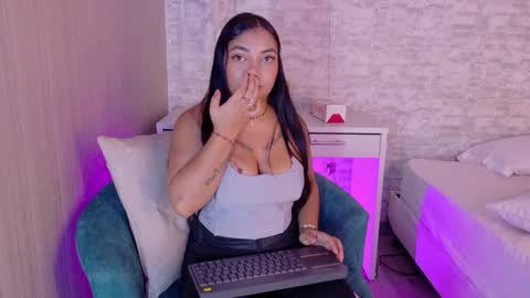 Snapshot of tifanny_monroe chatting on 11.05.25 Tifanny online show from 11.05.25