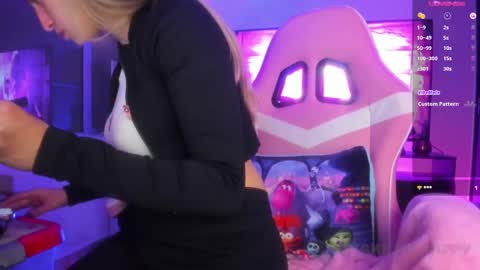 Tiffany Bela online show from 02.22.25