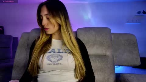 Tiffany Bela online show from 09.13.25