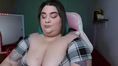 Snapshot of tiffany_laurens chatting on 12.24.24 dont forget ask for custom vids online show from 12.24.24