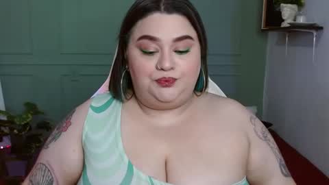 Snapshot of tiffany_laurens chatting on 12.28.24 dont forget ask for custom vids online show from 12.28.24