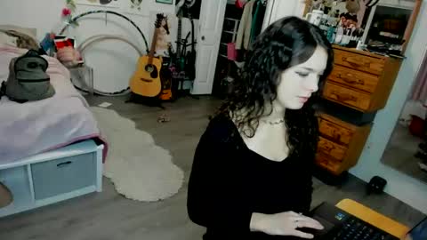 Snapshot of tiggerrosey chatting on 01.11.25 All my Links online show from 01.11.25