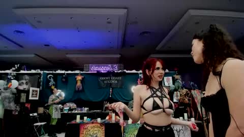 Snapshot of tiggerrosey chatting on 02.01.25 All my Links online show from 02.01.25