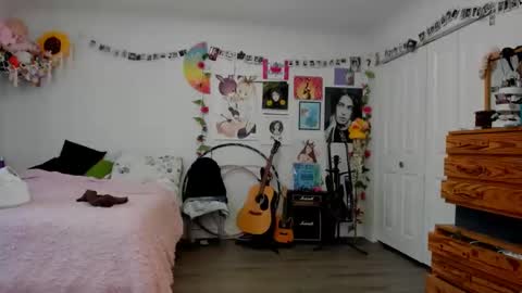 Snapshot of tiggerrosey chatting on 09.15.25 All my Links online show from 09.15.25