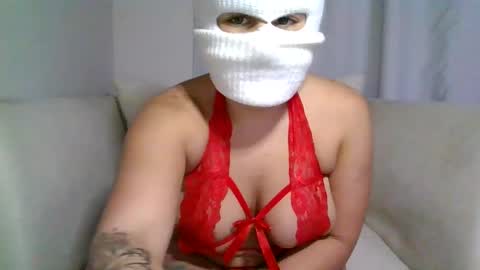 Snapshot of tiinkerbell26 chatting on 02.17.25 tiinkerbell26 online show from 02.17.25