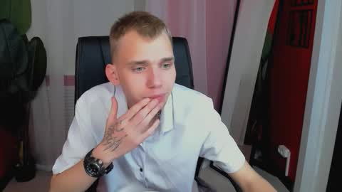 Snapshot of tim_blackk chatting on 10.16.25 Tim online show from 10.16.25