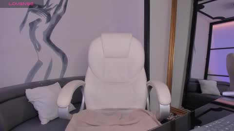 Snapshot of tinaajones_ chatting on 02.11.25 Tina online show from 02.11.25