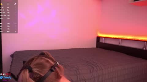 Snapshot of tinalittle_ chatting on 09.25.25 Tinalittle online show from 09.25.25