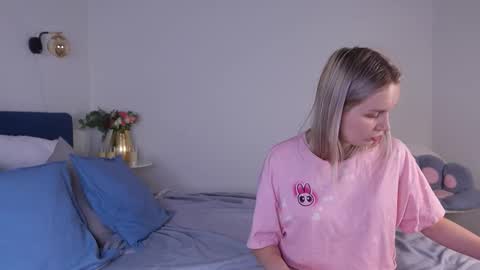 tinasiner online show from 09.29.25