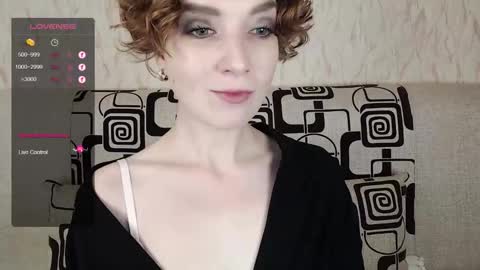 Snapshot of tinawincee chatting on 10.12.25 Tina online show from 10.12.25
