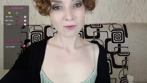 Snapshot of tinawincee chatting on 10.13.25 Tina online show from 10.13.25