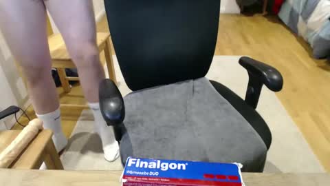 Snapshot of tiny_cock_pig chatting on 01.05.25 Luke online show from 01.05.25