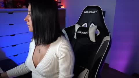 Snapshot of tiny_panther chatting on 01.10.25 Ana Molly online show from 01.10.25