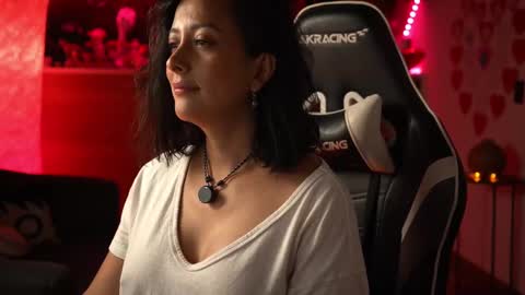 Snapshot of tiny_panther chatting on 02.19.25 Ana Molly online show from 02.19.25