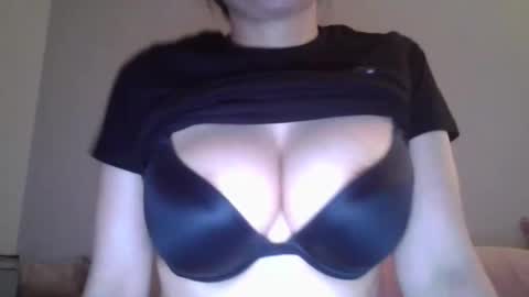 Snapshot of tinyelyza chatting on 09.26.25 Elyza online show from 09.26.25