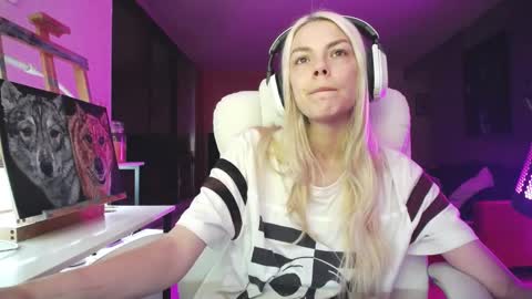 stage Kylie Sinner  brand CLITBAIT online show from 10.15.25