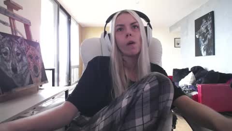 stage Kylie Sinner  brand CLITBAIT online show from 11.01.25