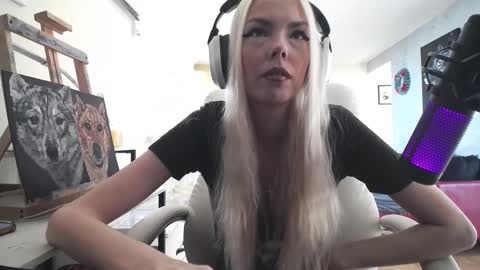 stage Kylie Sinner  brand CLITBAIT online show from 11.09.25