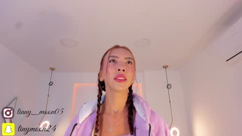 Snapshot of tinymoon_ chatting on 02.08.25 Luna online show from 02.08.25