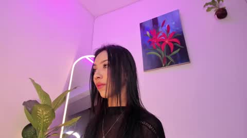 Snapshot of tinymoon_ chatting on 03.05.25 Luna online show from 03.05.25