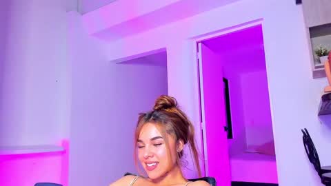 Snapshot of tinyw0nder chatting on 01.27.25 Instagram tinyw0nder online show from 01.27.25