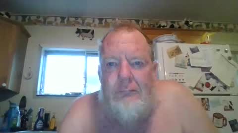 Snapshot of tiusflow chatting on 10.22.25 tiusflow online show from 10.22.25
